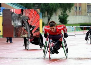 İnşaat eldiveniyle Akdeniz yolunda