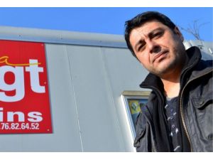 Üst yöneticinin maaşını düşürttü