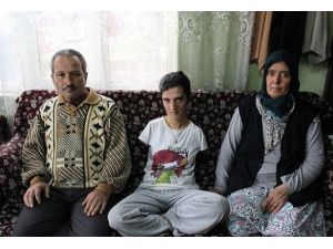 'Protez kol' hayaliyle yaşıyor