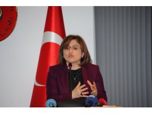 Bir dakika diyoruz