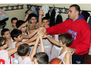 "Minik dev adamlar" parkede