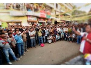 Adolf Hitler Hindistan'da oy peşinde