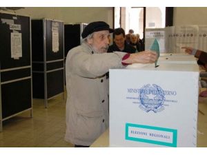 İtalya'daki seçimlerin ikinci günü