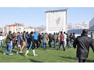 Amatör lig maçında kavga