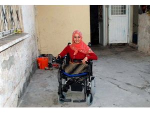Azize akülü arabasına kavuştu