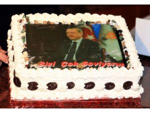 Erdoğan'a komşusundan doğum günü pastası