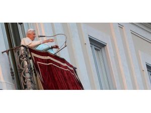 Papa resmen görevden ayrıldı