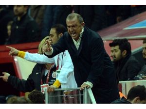Terim'e 3 maç ceza