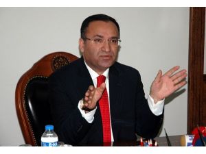 Başörtüsü yasağı yok