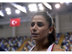 Nevin Yanıt yarı finalde