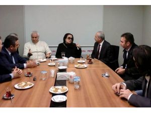 Kılıçdaroğlu'ndan Müslüm Gürses'e ziyaret 