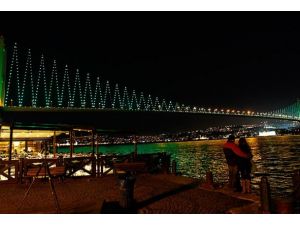 Boğaz köprüleri yeşile büründü