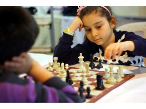 Satranca 4 yaşında başladı, 8 yaşında milli sporcu oldu