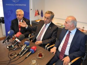Arınç TRT Köln stüdyosunu hizmete açtı