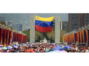 Hugo Chavez'in cenazesi törenle toprağa verilecek