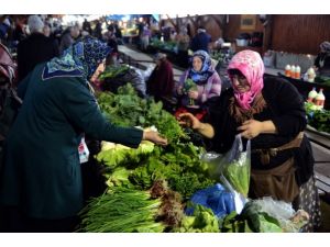 Bu pazarın esnafı kadınlar