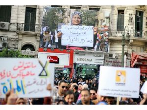 Protestocularla güvenlik güçleri arasında çatışma