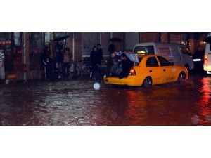 Edremit'i sel aldı
