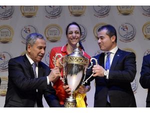 Ödüllerini aldılar