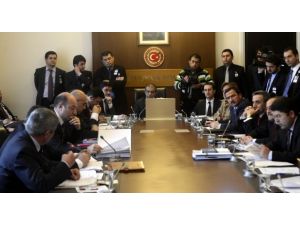 Dinlemeyi yerinde gördüler