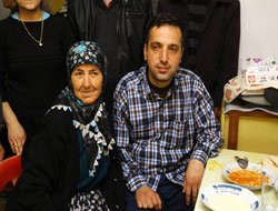 Polis memuru Nadir Özgen, uçakla geldiği İzmir Adnan Menderes Havalimanı'na Aydın Vali Yardımcısı ile Söke Kaymakam'ı tarafından karşılandı