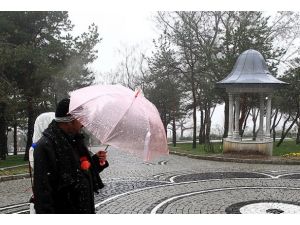 İstanbullulara baharda kar sürprizi