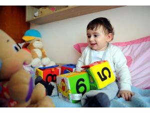 Kalbi 2 kez duran bebek hayata tutundu