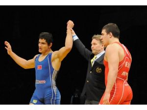 Güreşçilerimiz madalya avında