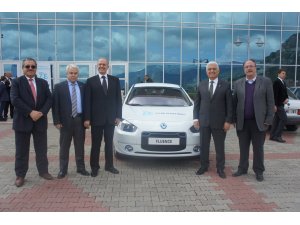 Renault Mais Genel Müdürü Aybar:     -"2020 yılında elektrik enerjisi kullanan      otomobillerin toplam satışın içerisinde yüzde      10'luk bir pay alması söz konusu olacaktır"