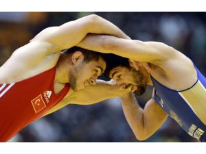 3 güreşçi çeyrek finalde kaybetti