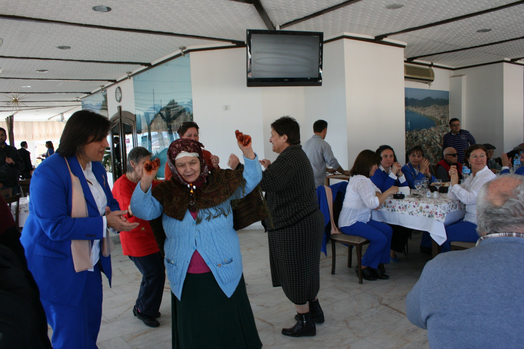 Kimsesiziler Vakfından yaşlılara anlamlı jest