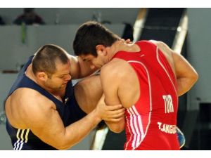 İlk altın madalyayı kazandırdı