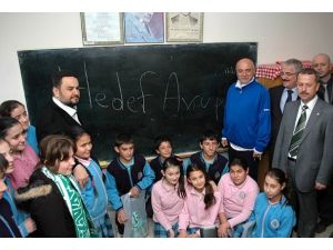 Karaman öğrencilerle buluştu