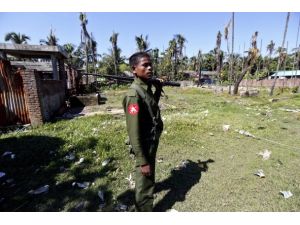 Myanmar'da ordu kontrolü ele geçiriyor