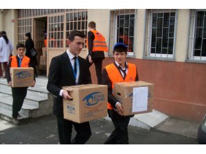 Bu gençlerin kendi fakir ama gönülleri çook zengin