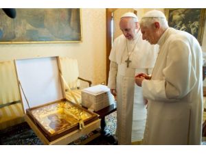 Papa Franciscus'tan Benediktus'a ziyaret