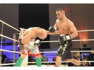 Türk boksu kaska karşı