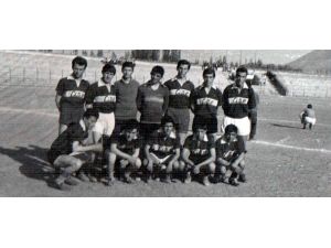 Gül, okul takımının kalesini korumuş