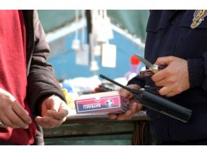 Uçağa çakı ile bindi