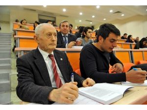 Üniversite hayalini 74 yaşında gerçekleştirdi