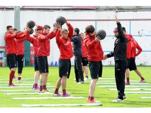 Trabzonspor 10 eksikle çalıştı