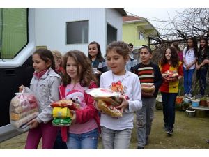 Öğrencilerden 2 ton yardım malzemesi
