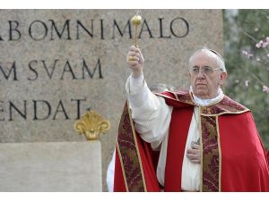 Papa kiliseyi eleştirmiş