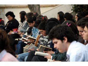 Muğla'da öğrenciler öğle arası kitap okudular
