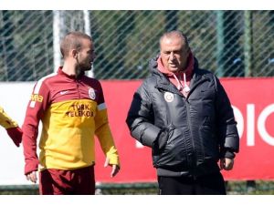 Sneijder takımla çalıştı