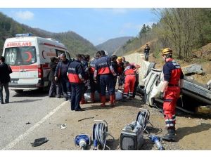 Dinamit yüklü kamyonet devrildi