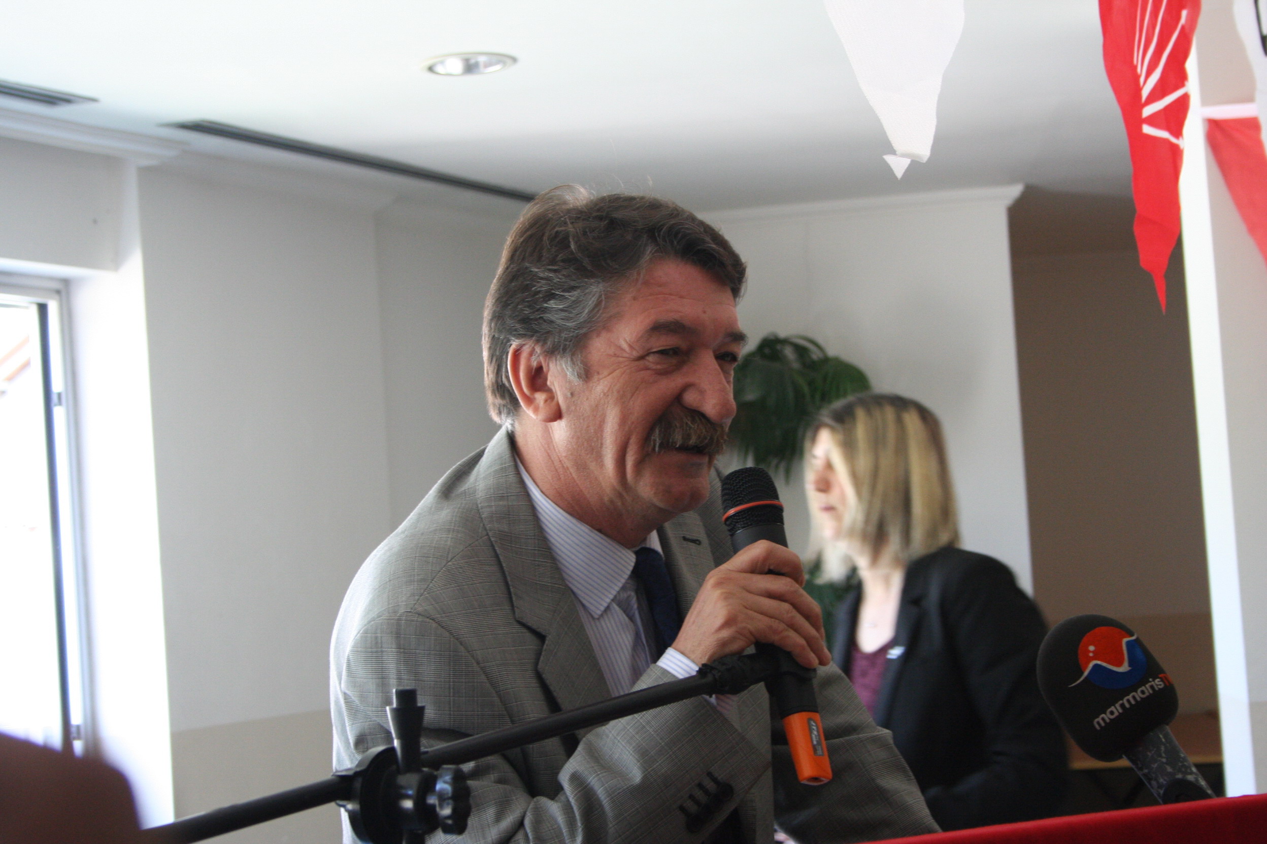 “Türk bayrağını istismar etmiyoruz sahip çıkıyoruz”