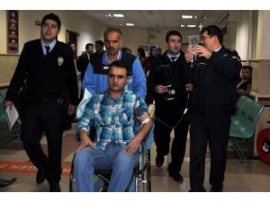 Minibüsle otomobil çarpıştı: 5 polis yaralı