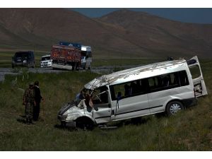 Hatay'da trafik kazası: 2 ölü, 12 yaralı