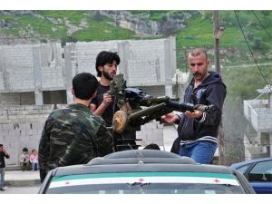 Ordunun silahlarıyla kasabalarını koruyorlar